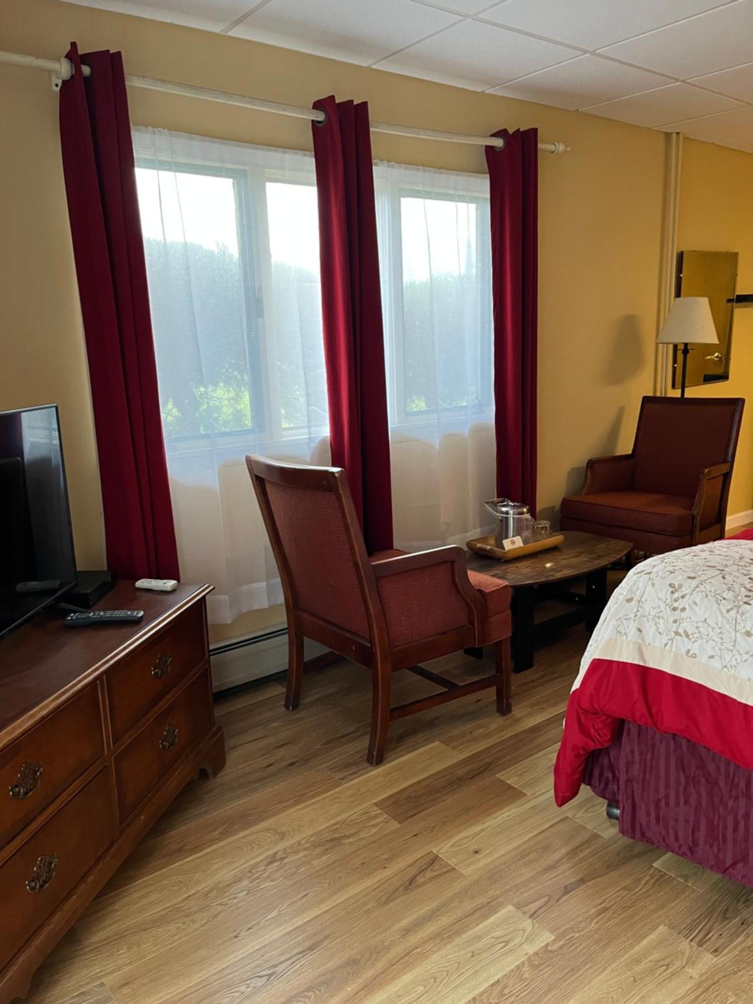Vinehurst Inn & Suites 哈蒙兹波特 外观 照片
