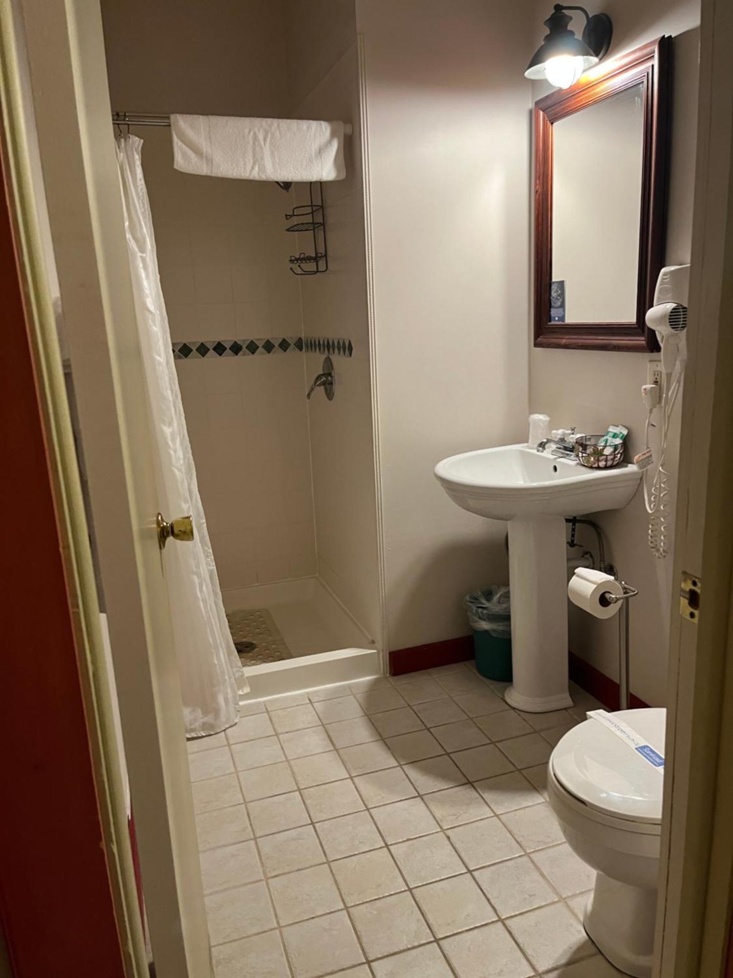 Vinehurst Inn & Suites 哈蒙兹波特 外观 照片