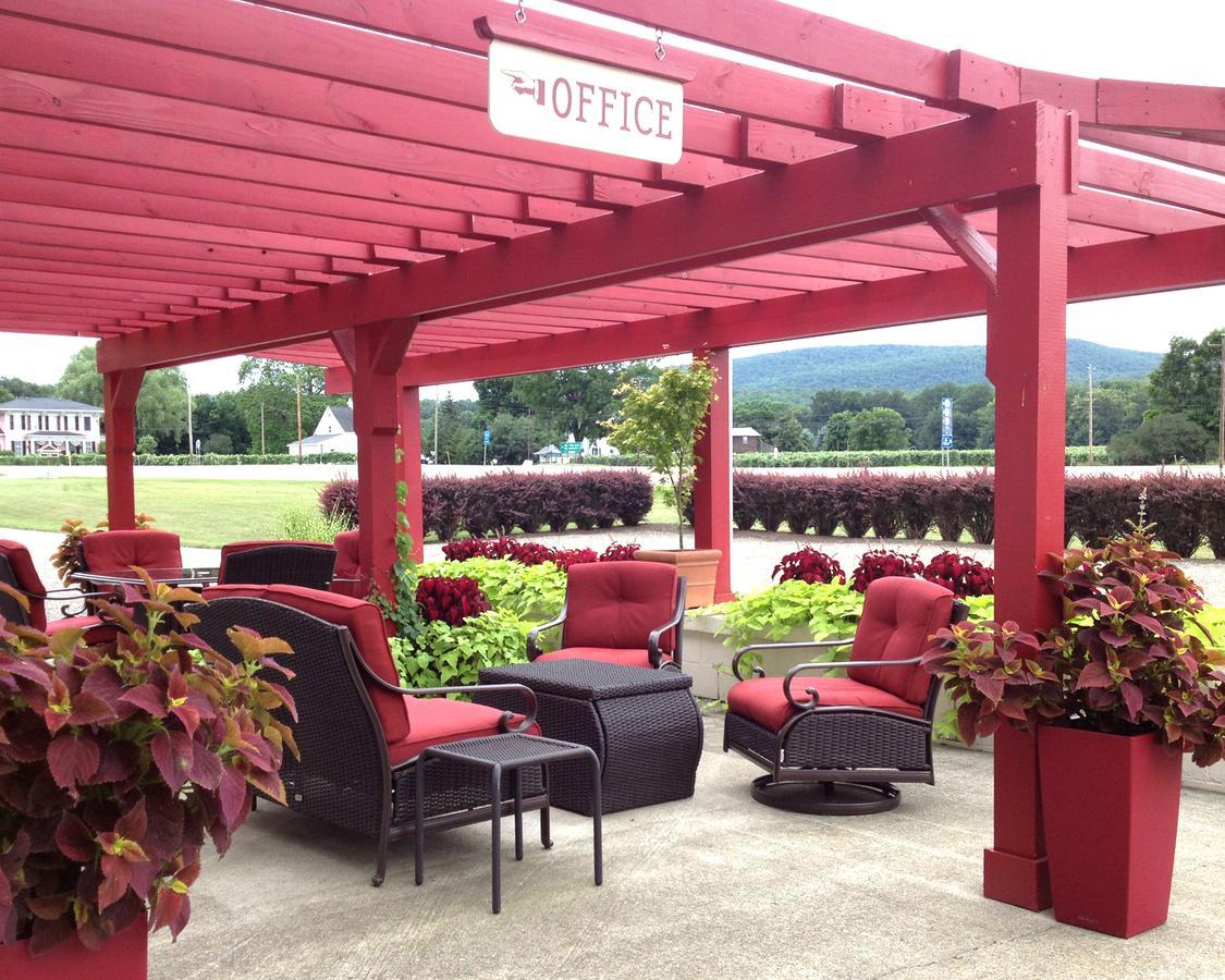 Vinehurst Inn & Suites 哈蒙兹波特 外观 照片